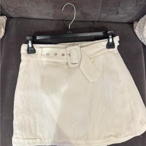 DO+BE Cream Belted Mini Skirt